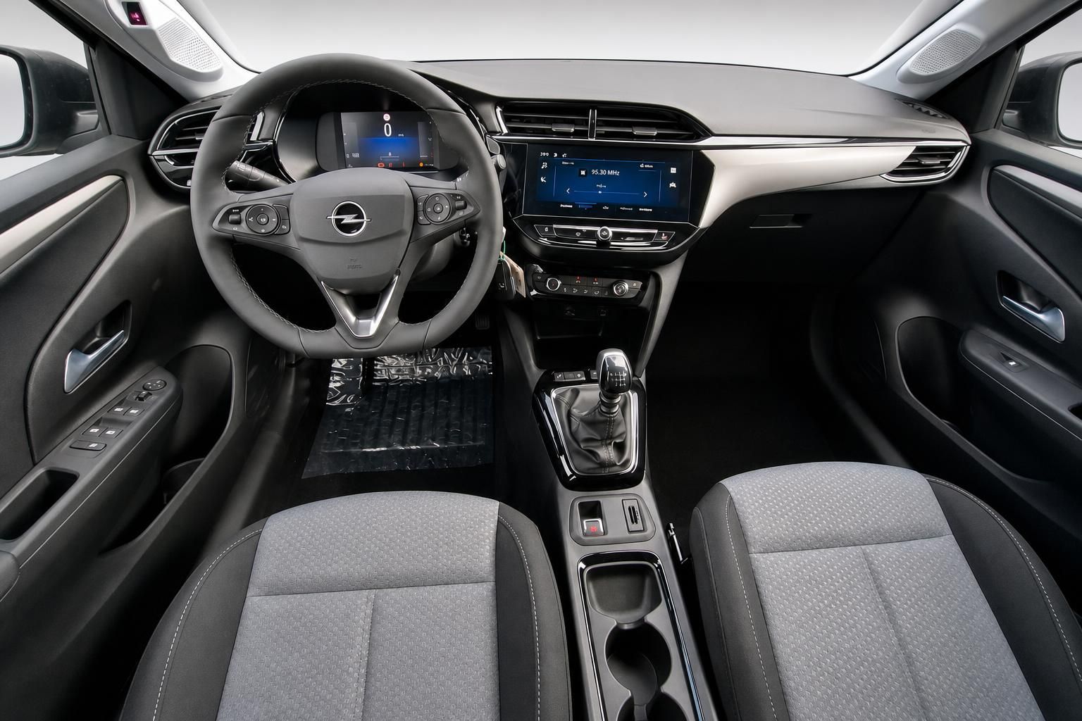 Opel Corsa Innenraum Cockpit mit Lenkrad und Infotainment