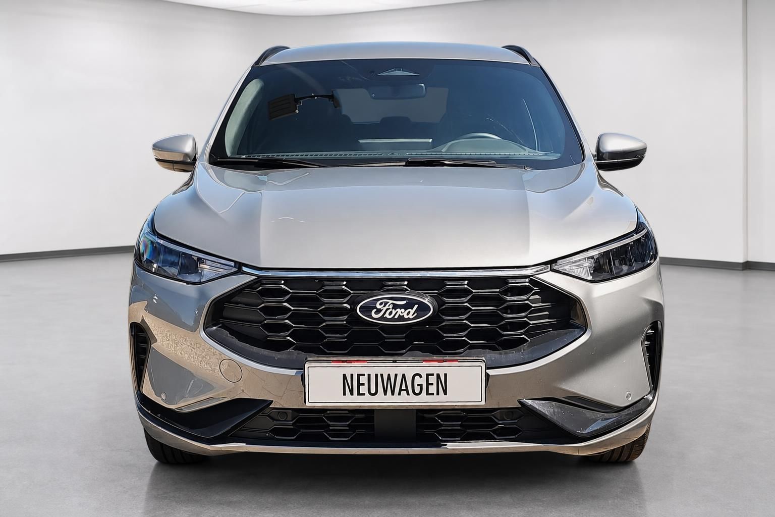 Ford Kuga silber Frontansicht Neuwagen SUV Studio