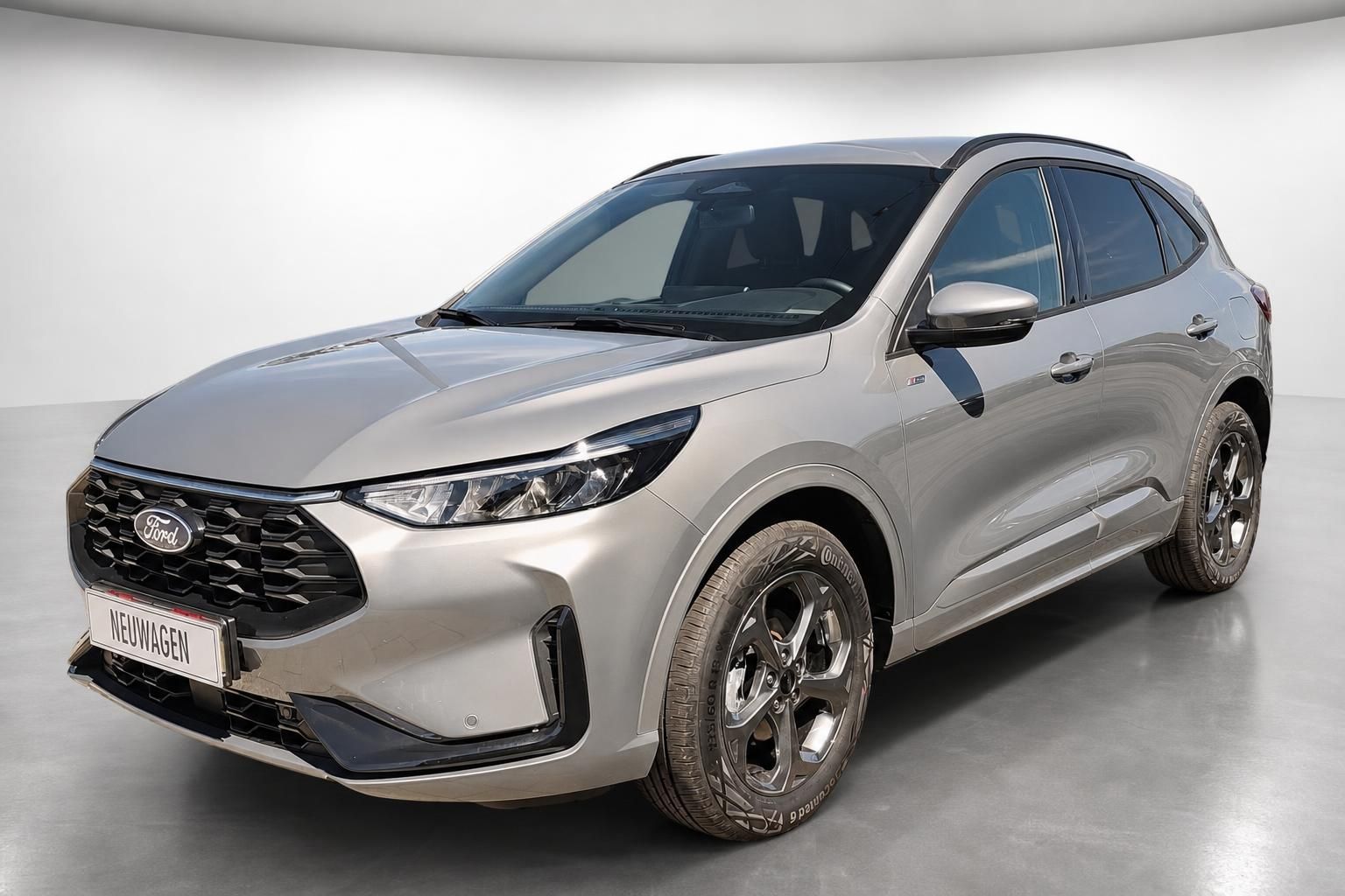 Ford Kuga beige Frontansicht schraeg Neuwagen SUV