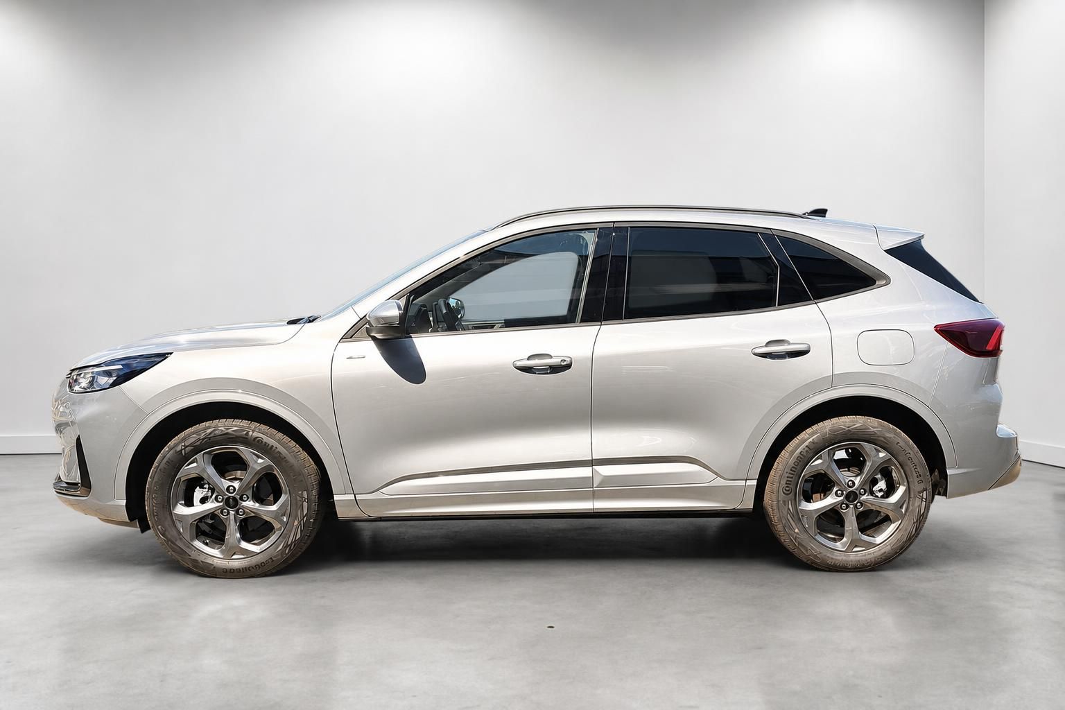 Ford Kuga silber Seitenansicht SUV komplette Fahrzeuglinie