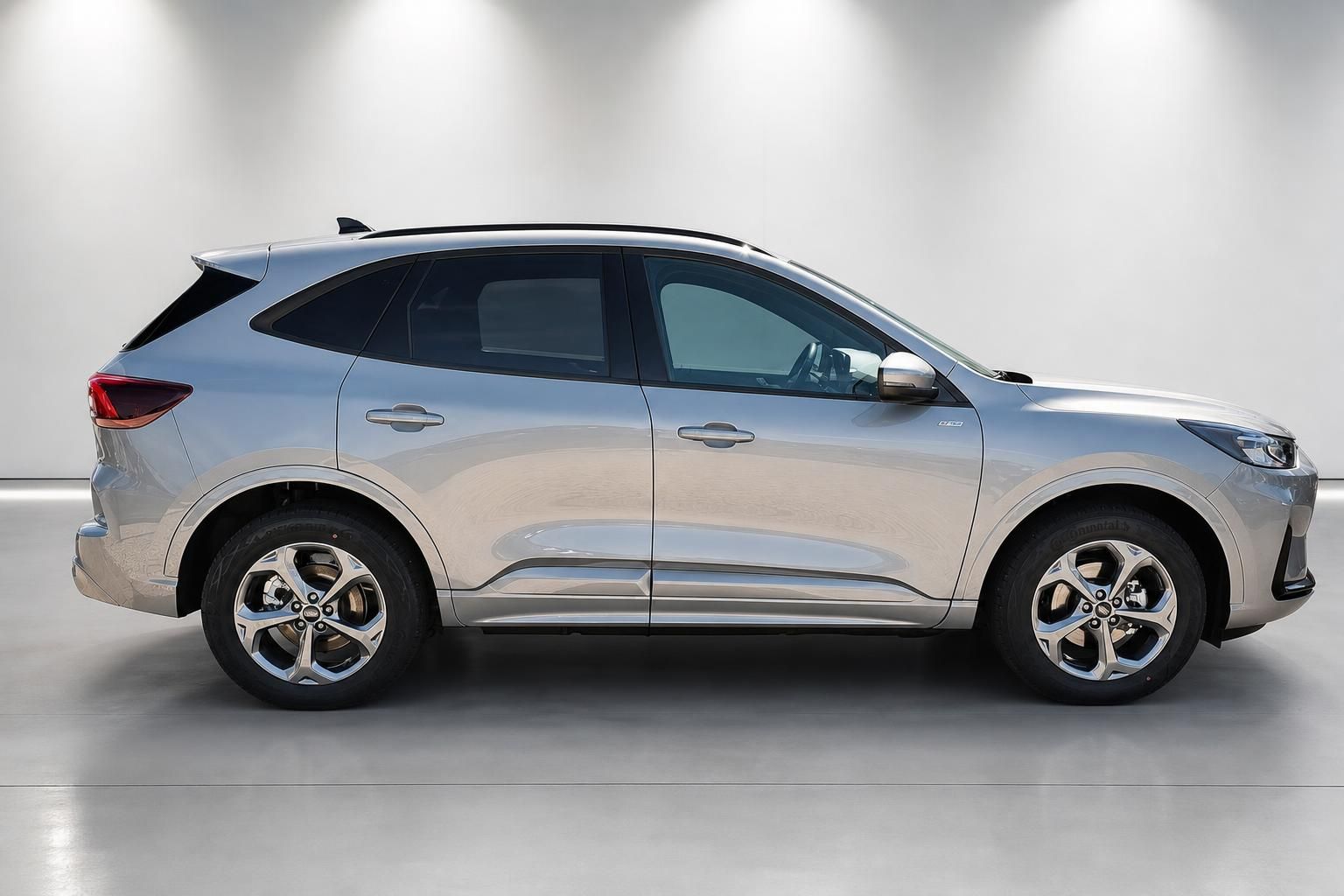 Ford Kuga silber Seitenansicht Neuwagen SUV Studio