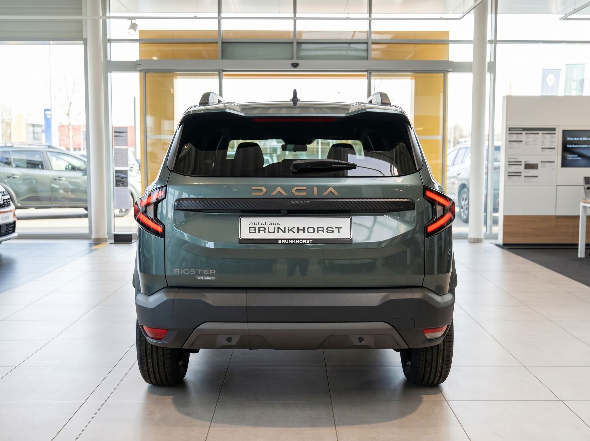 Dacia Bigster SUV Heckansicht in grün - moderne LED-Rückleuchten und markante Linienführung