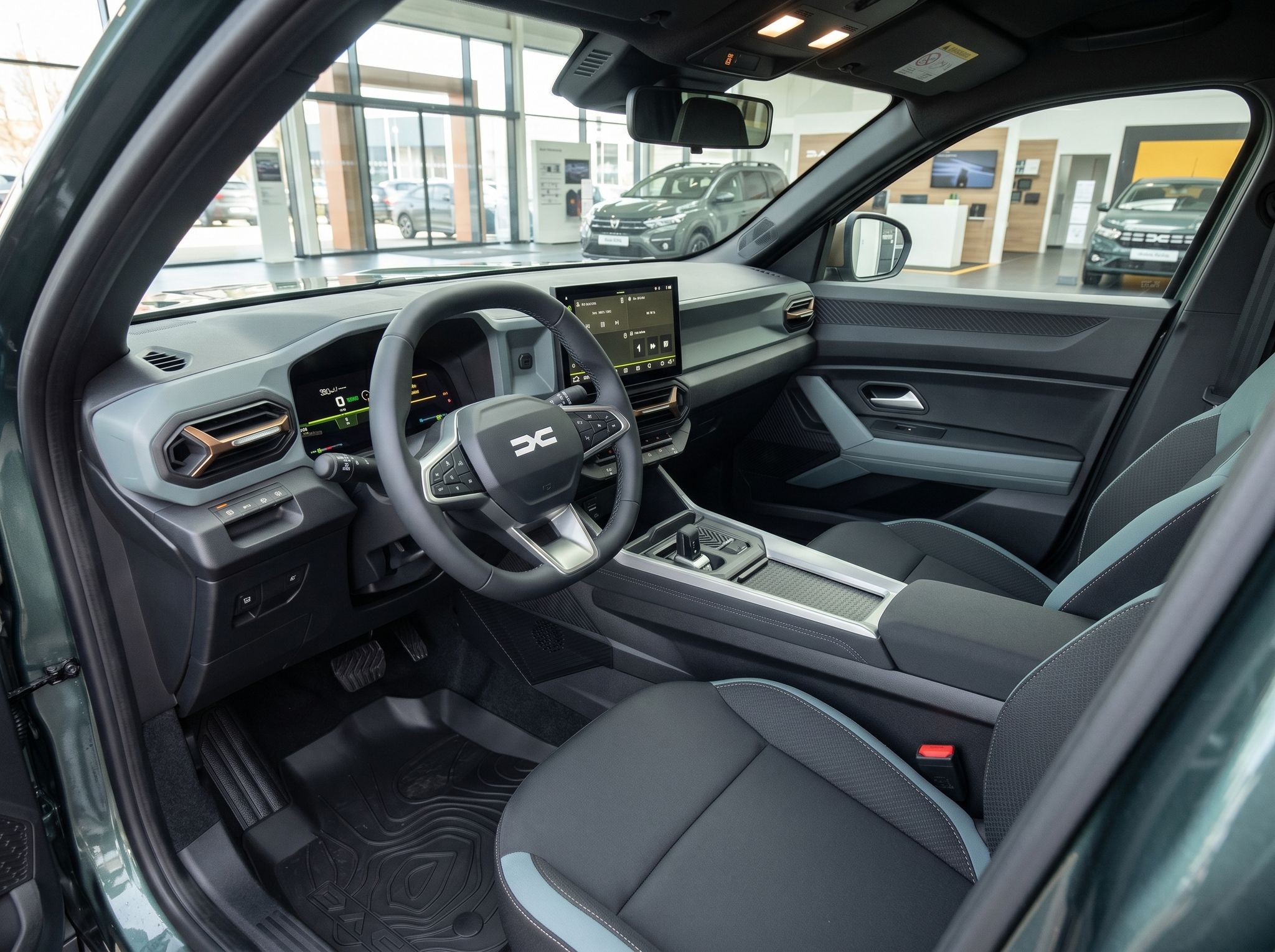Dacia Bigster Innenraum mit modernem Cockpit, Touchscreen und zweifarbiger Ausstattung