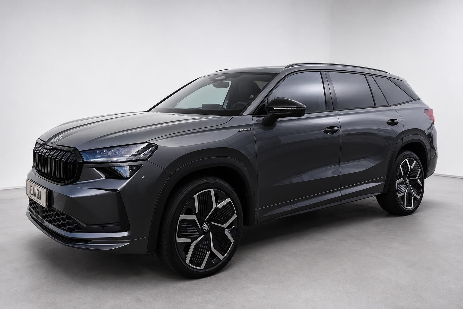 Skoda Kodiaq anthrazit Frontansicht schräg SUV Neuwagen