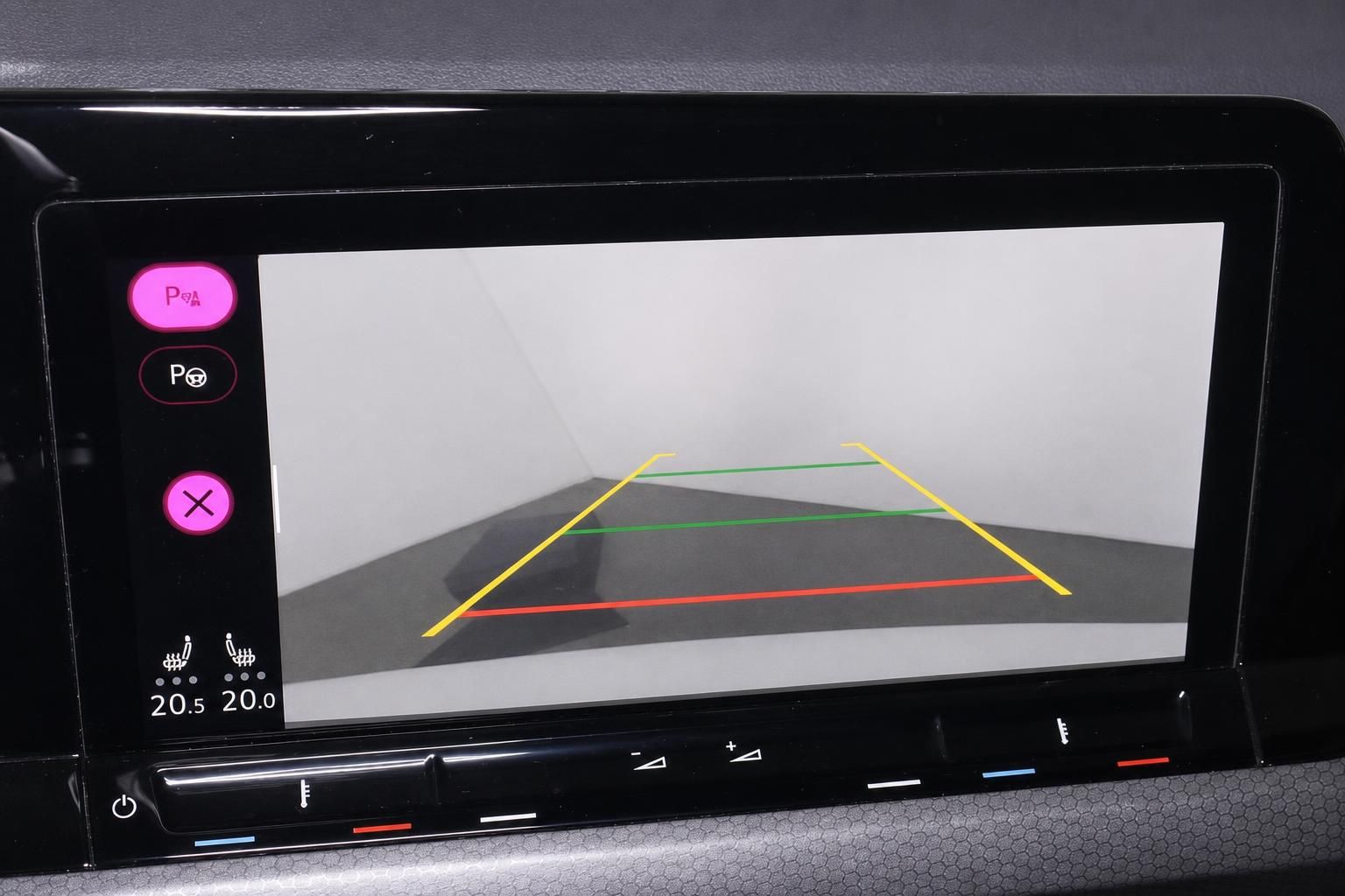 Rückfahrkamera-Display mit Einparkhilfe VW GTI Cockpit