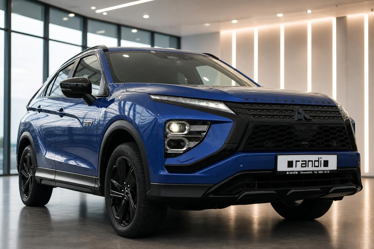 Mitsubishi Eclipse Cross PHEV blau Frontansicht schräg im Autohaus Randi Donauwörth