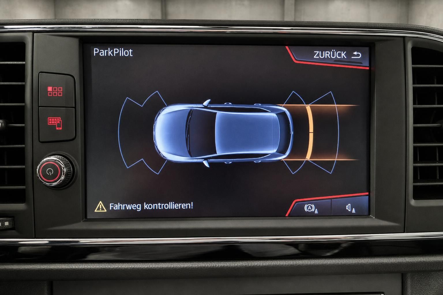 ParkPilot Einparkhilfe Anzeige im Bordbildschirm des Fahrzeugs