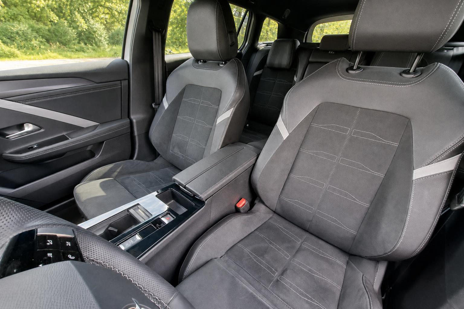Opel Astra Vordersitze Innenausstattung grau - ergonomische Sitze mit Stoffbezug