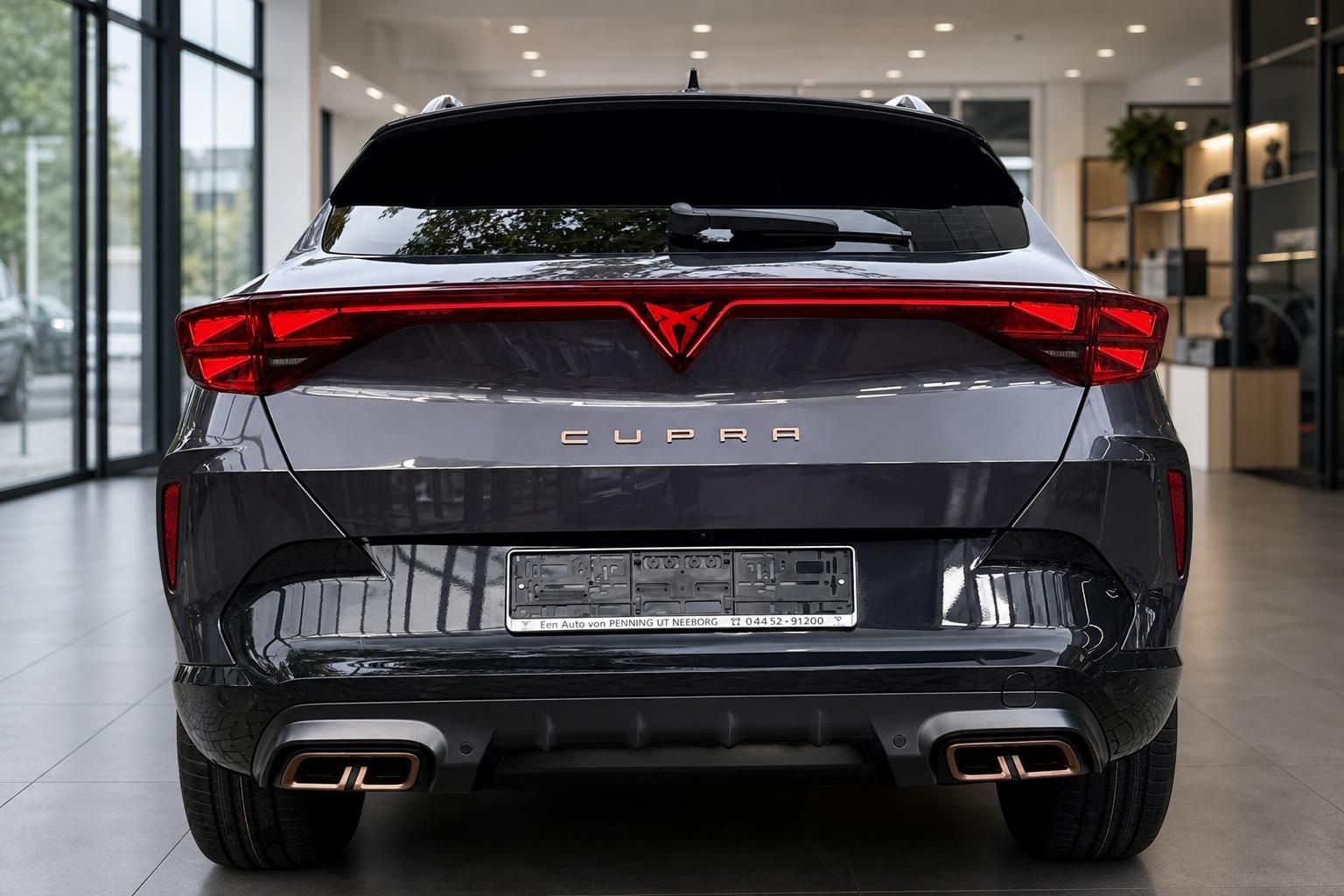 Cupra Formentor Heckansicht mit LED-Rückleuchten im Detail