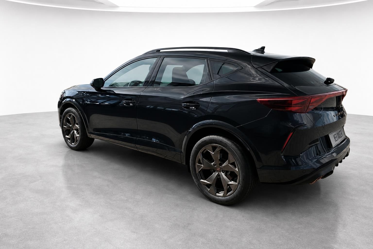 Cupra Formentor schwarz Heckansicht Studio SUV Coupe
