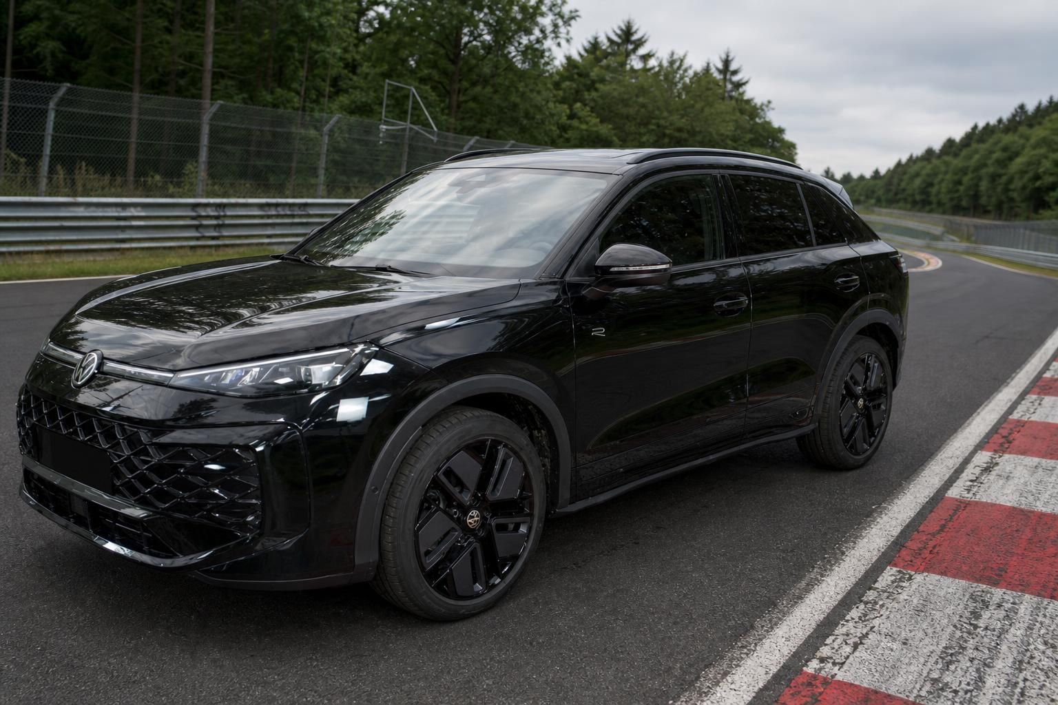 VW T-Roc R in Schwarz auf der Nürburgring Nordschleife