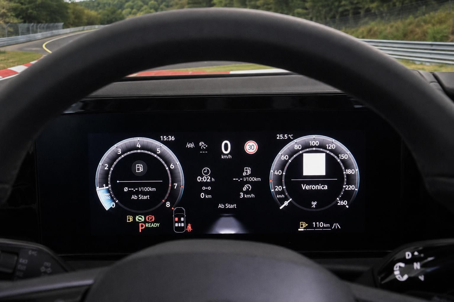 VW T-Roc digitales Cockpit mit Tacho und Lenkrad im Fokus