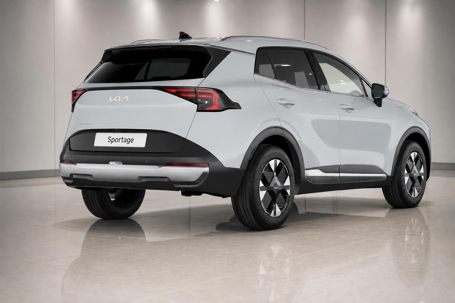 Kia Sportage in Weiß, Heckansicht schräg im Showroom