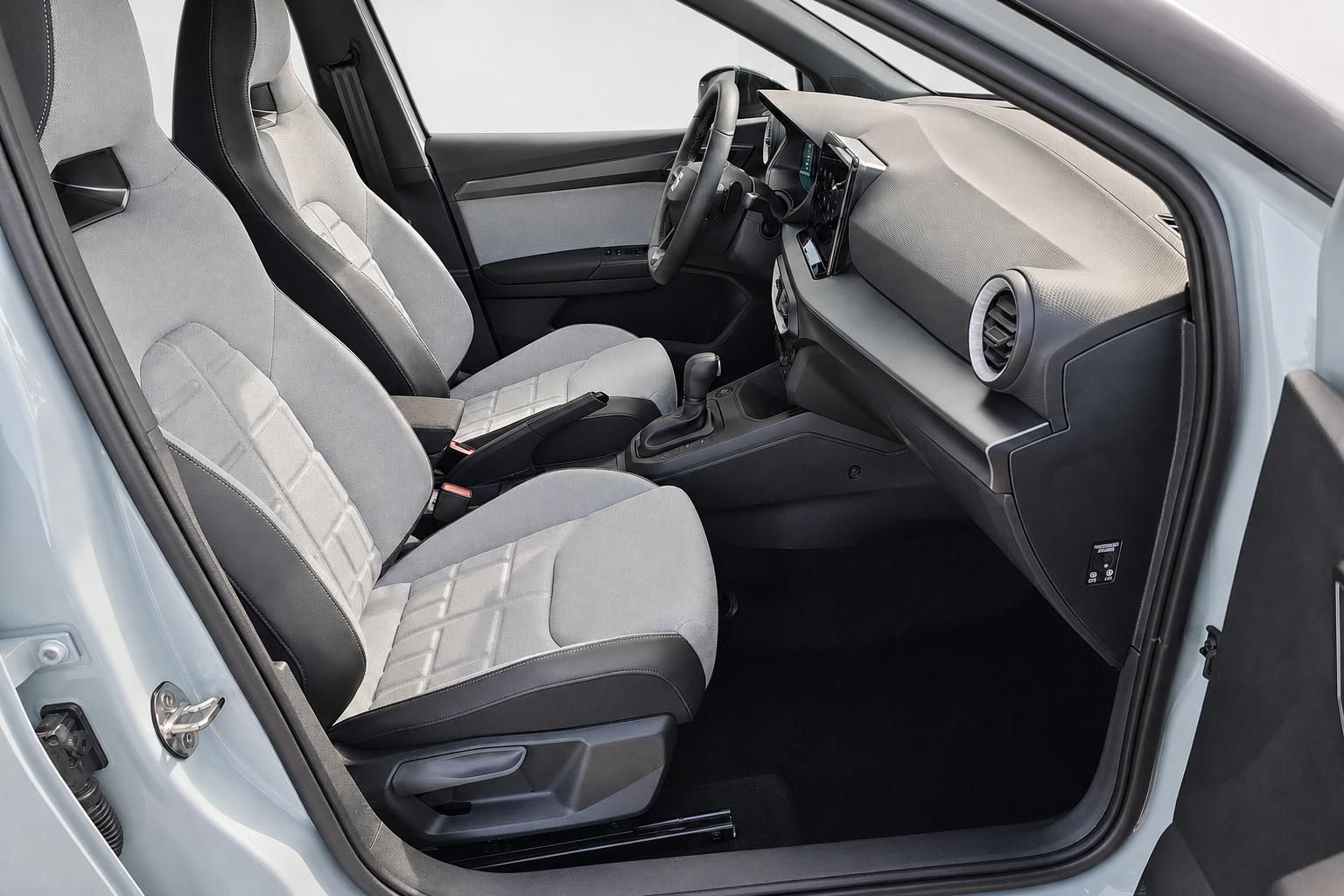SEAT Arona Innenraum, Vordersitze und Armaturenbrett Ansicht