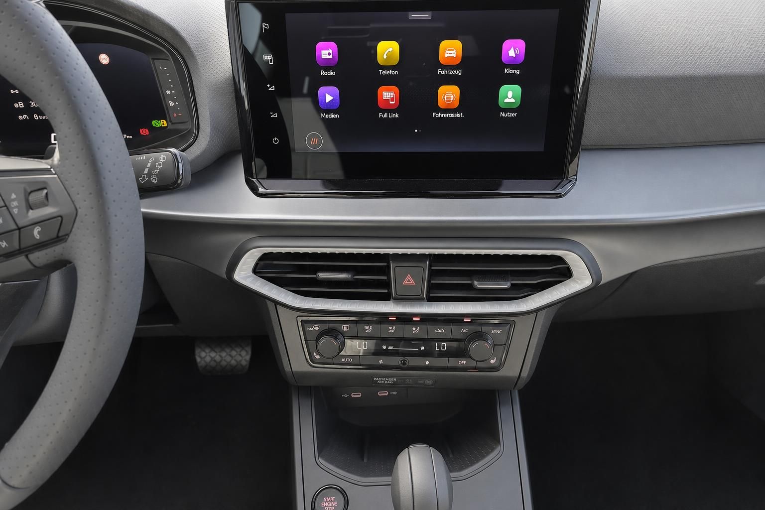 SEAT Arona Infotainment Display und Mittelkonsole Nahaufnahme