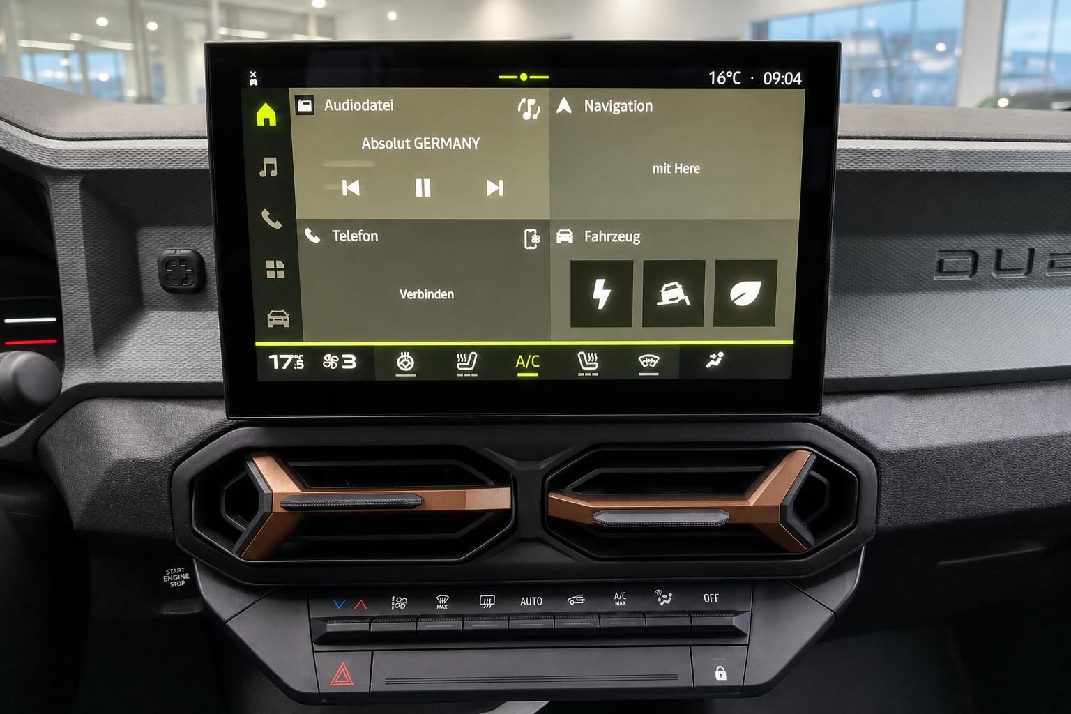Dacia Duster Infotainment-Bildschirm mit Navigation und Klimabedienung
