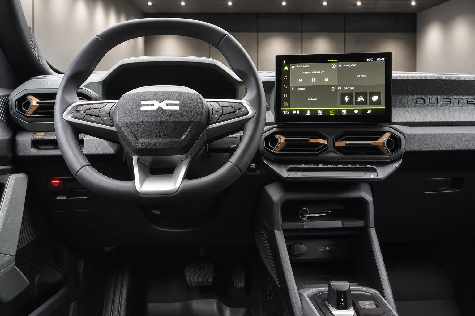 Dacia Duster Cockpit mit Lenkrad und modernem Infotainment-Display