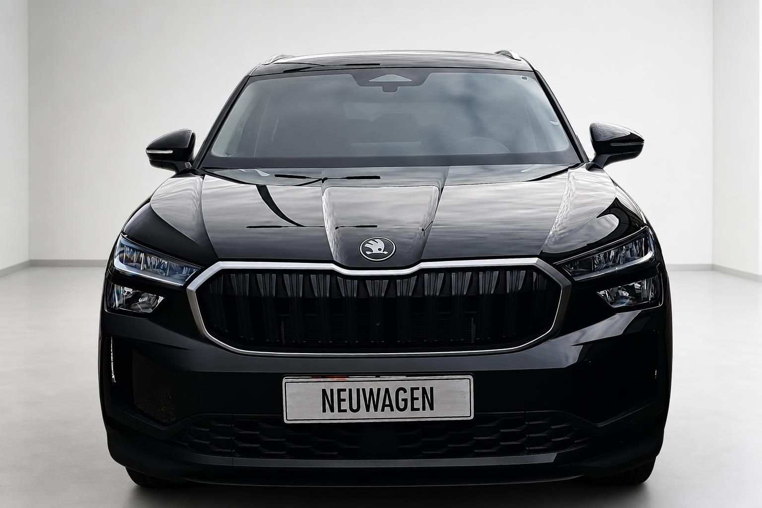 Skoda Kodiaq schwarz SUV Frontalansicht mit Kuehlergrill