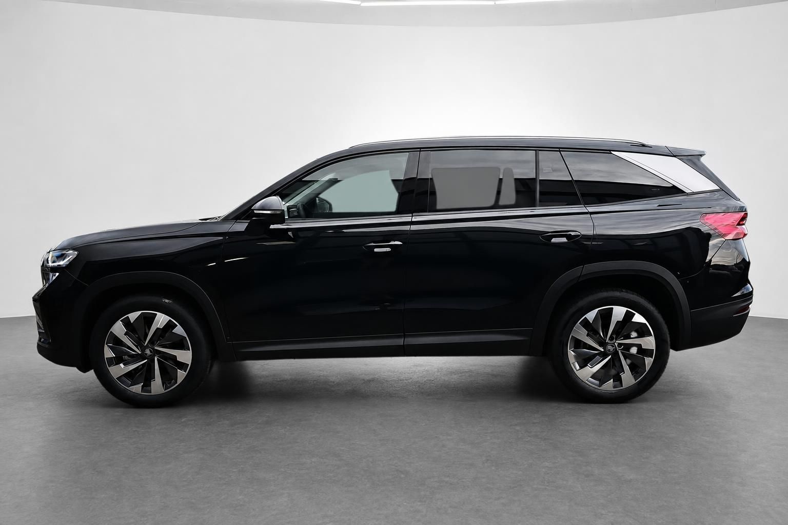 Skoda Kodiaq schwarz SUV Seitenansicht im Fotostudio