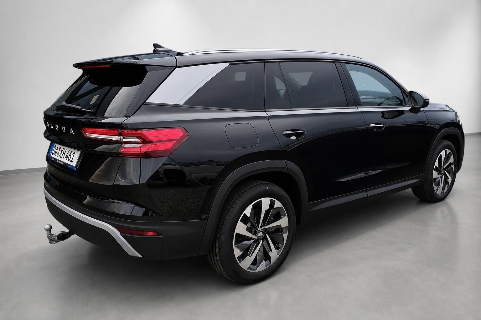 Skoda Kodiaq schwarz Heck seitlich SUV Studio