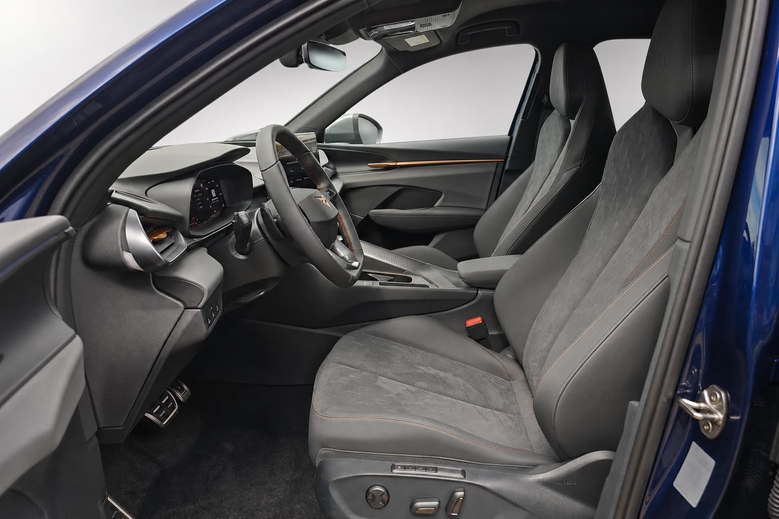 Cupra Formentor Fahrersitz und Cockpit Detailansicht Innenraum