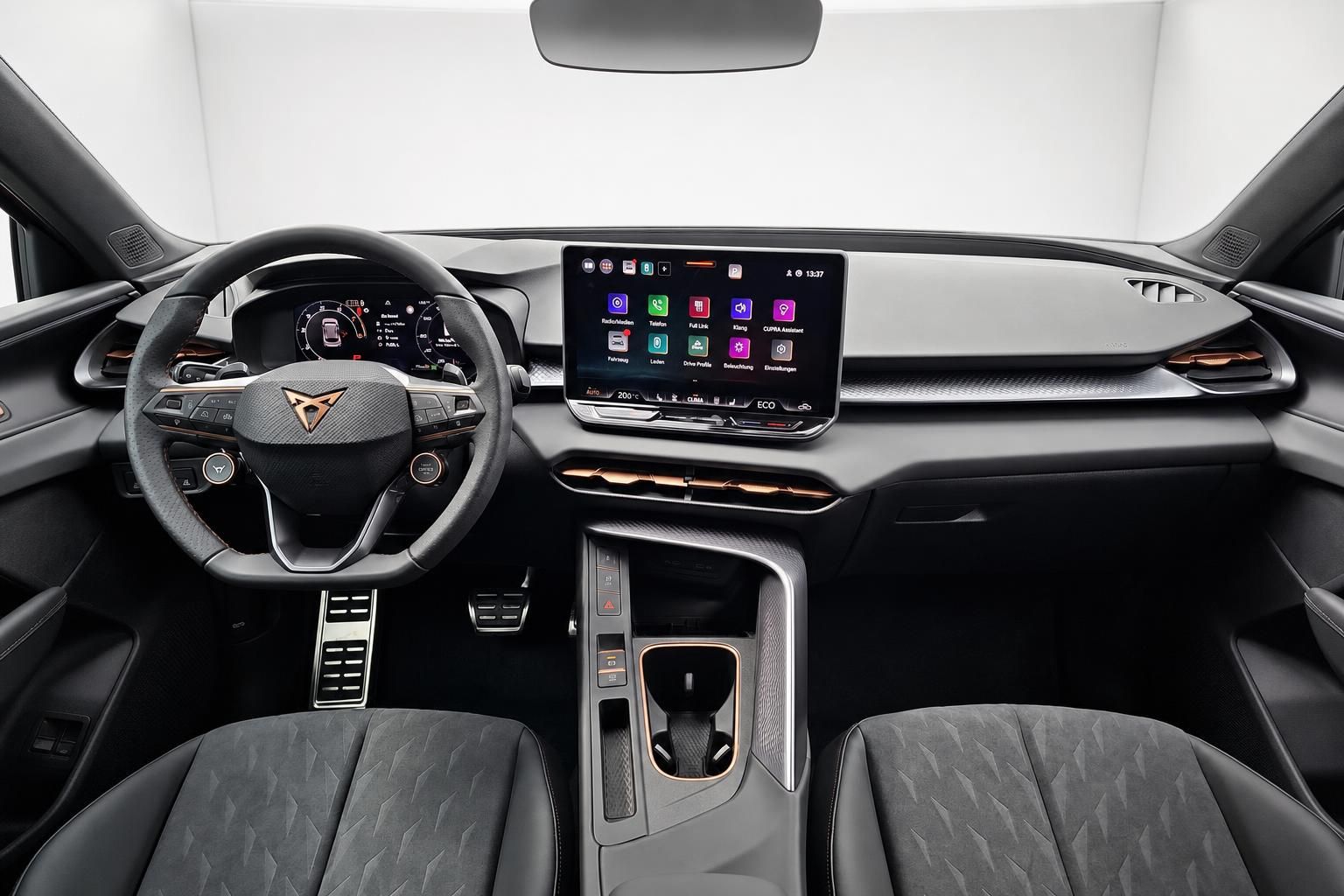 Cupra Formentor Cockpit Lenkrad Infotainment Display Innenraum