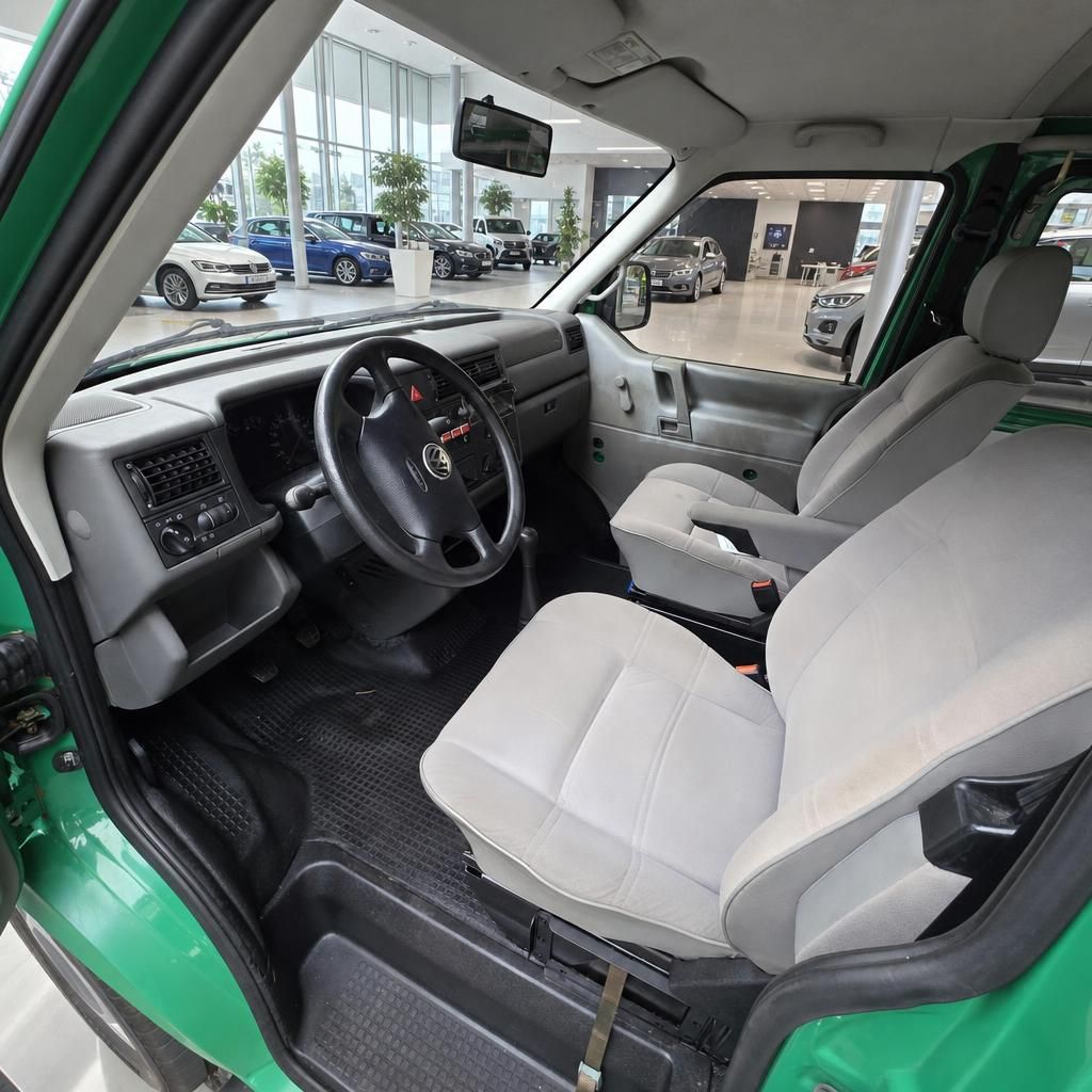 VW T4 Innenraum Cockpit und Vordersitze grau