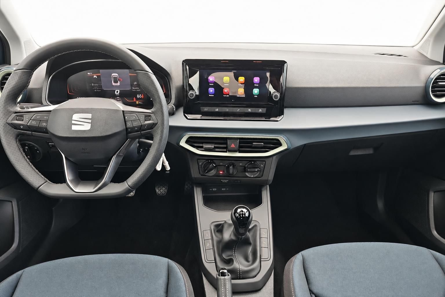 Seat Arona Cockpit mit Lenkrad und Touchscreen Display