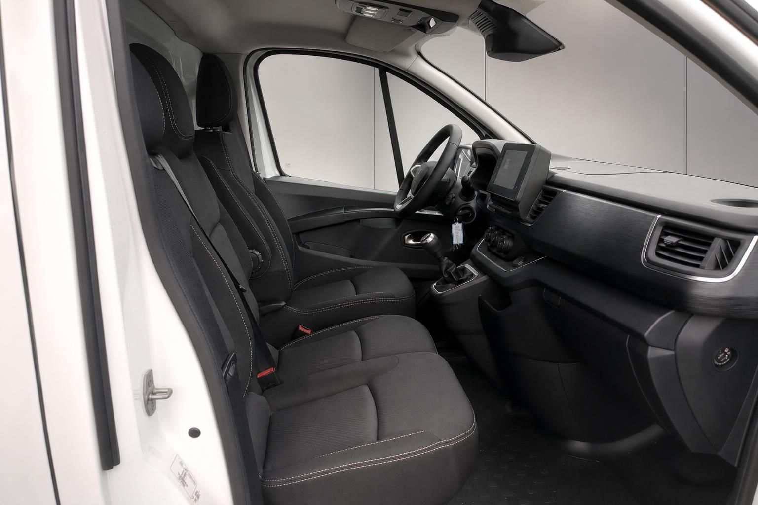 Innenraum Renault Transporter mit Vordersitzen und Cockpit