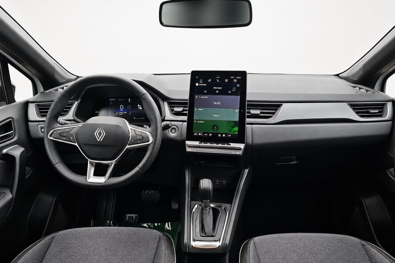 Renault Innenraum mit Cockpit, Lenkrad und Touchscreen-Display
