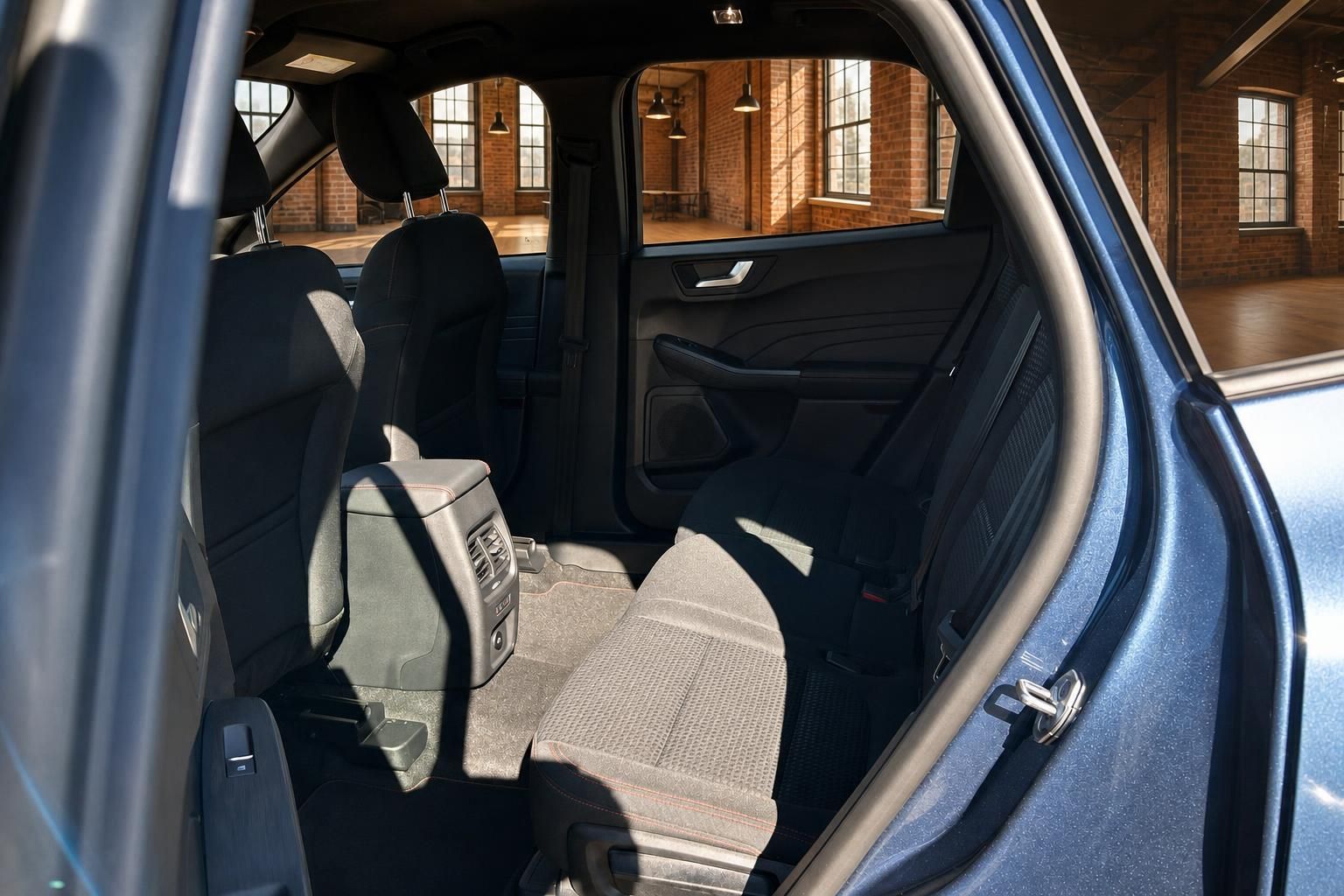 Ford Rücksitzbank mit Mittelarmlehne und Isofix-Befestigung