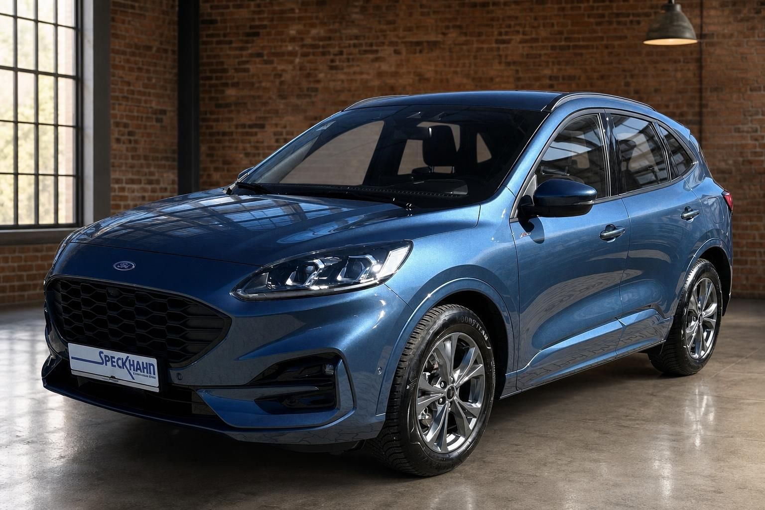 Ford Kuga blau Frontansicht schraeg mit LED-Scheinwerfern
