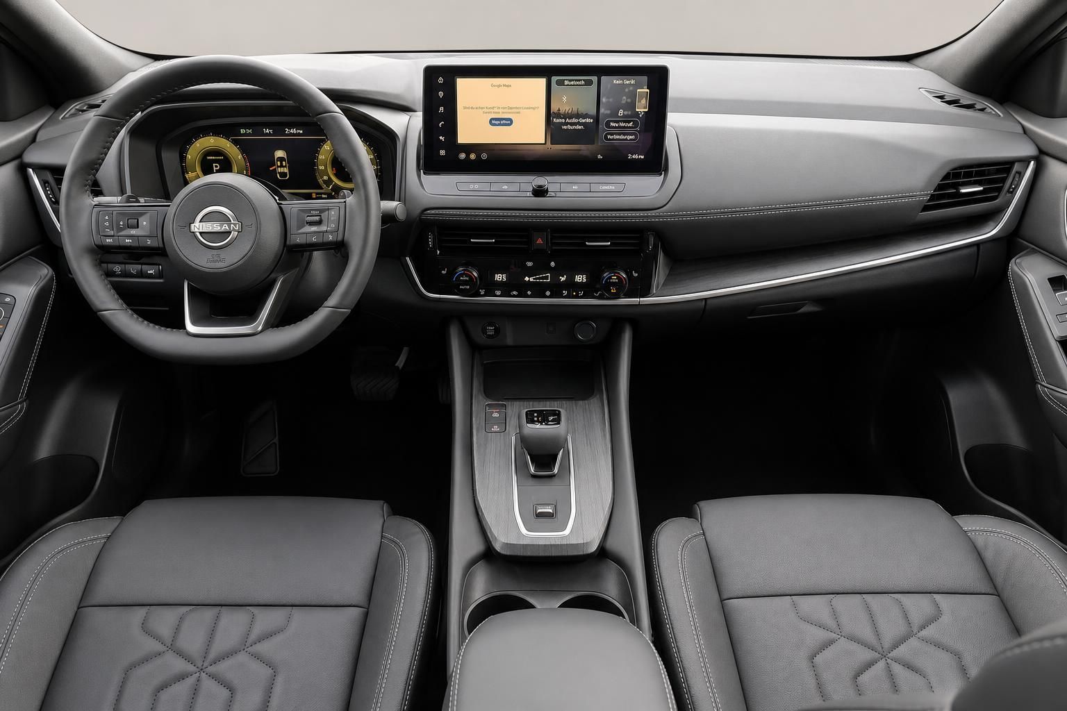 Nissan Cockpit mit Lenkrad, Touchscreen und Mittelkonsole im Detail