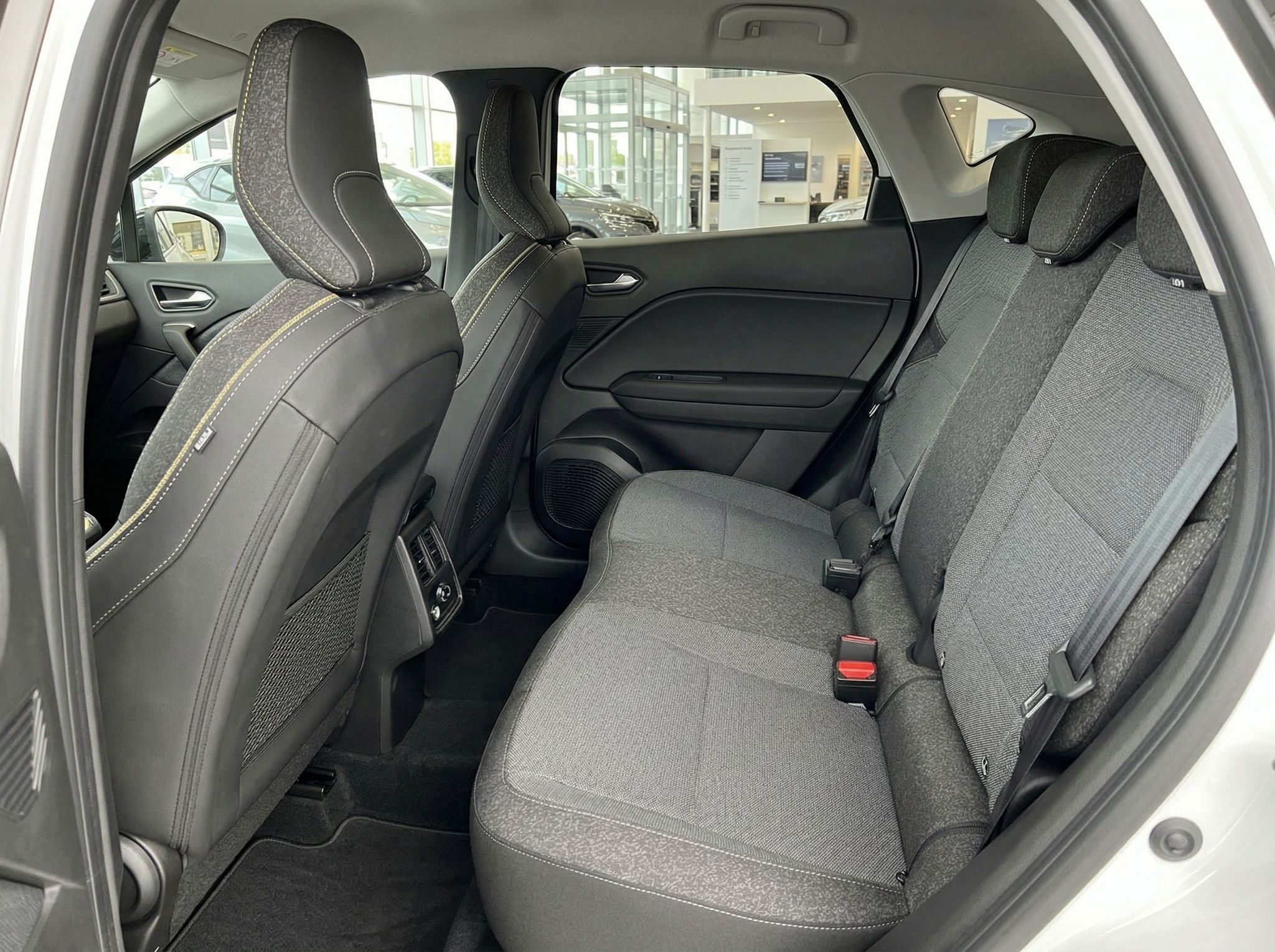 Renault Rücksitzbank mit grauen Stoffsitzen - Fond Innenraum