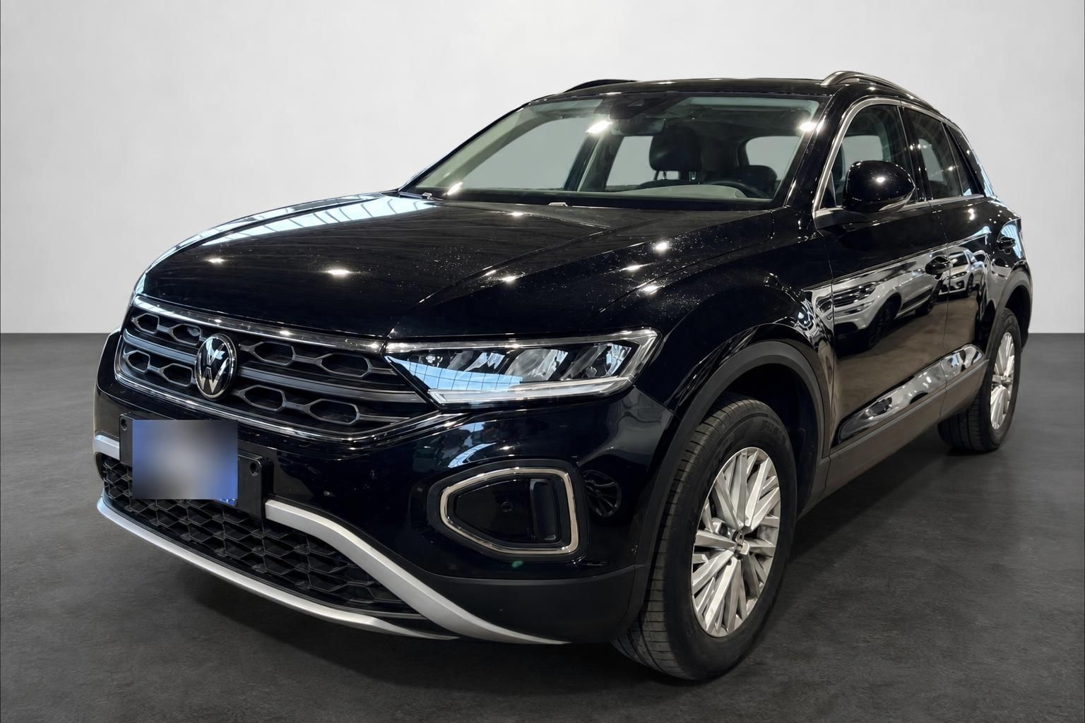 VW T-Roc schwarz Seitenansicht vorne SUV