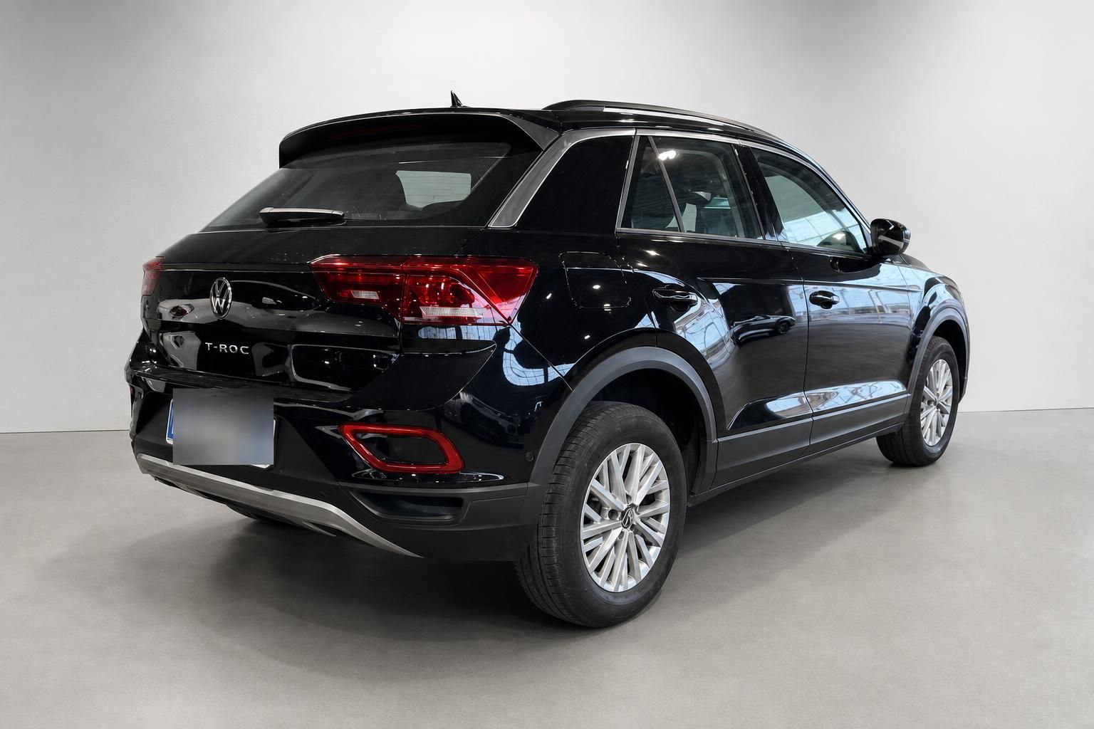 VW T-Roc schwarz Heckansicht Rückleuchten SUV