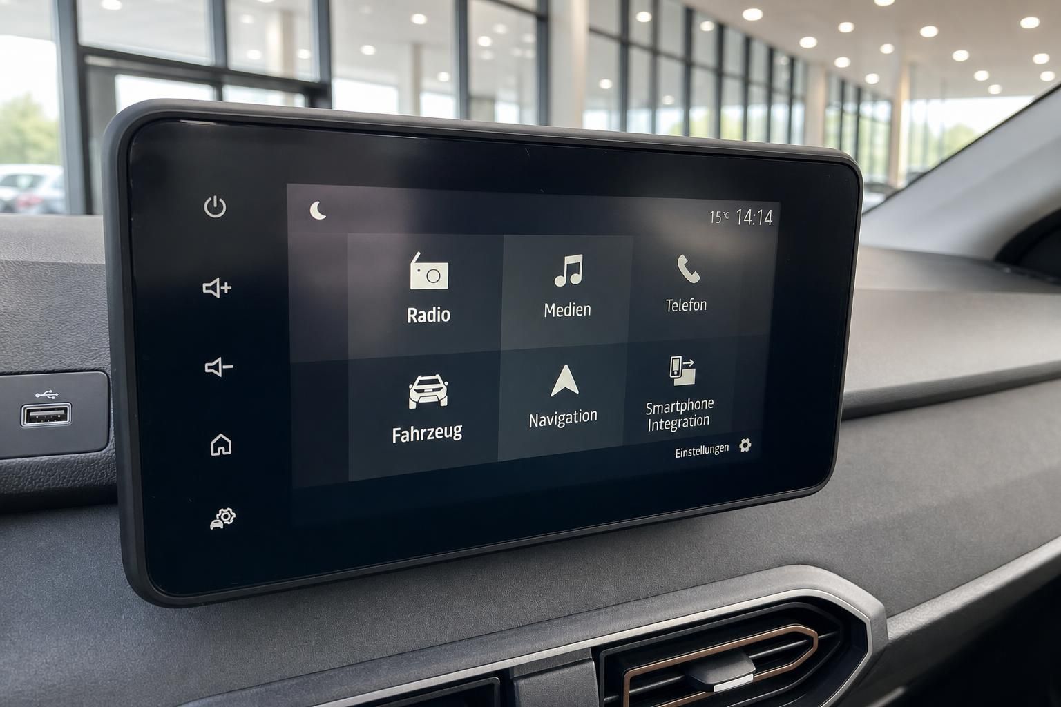 Touchscreen-Infotainmentsystem im Fahrzeug mit Navigation, Medien und Telefonfunktionen