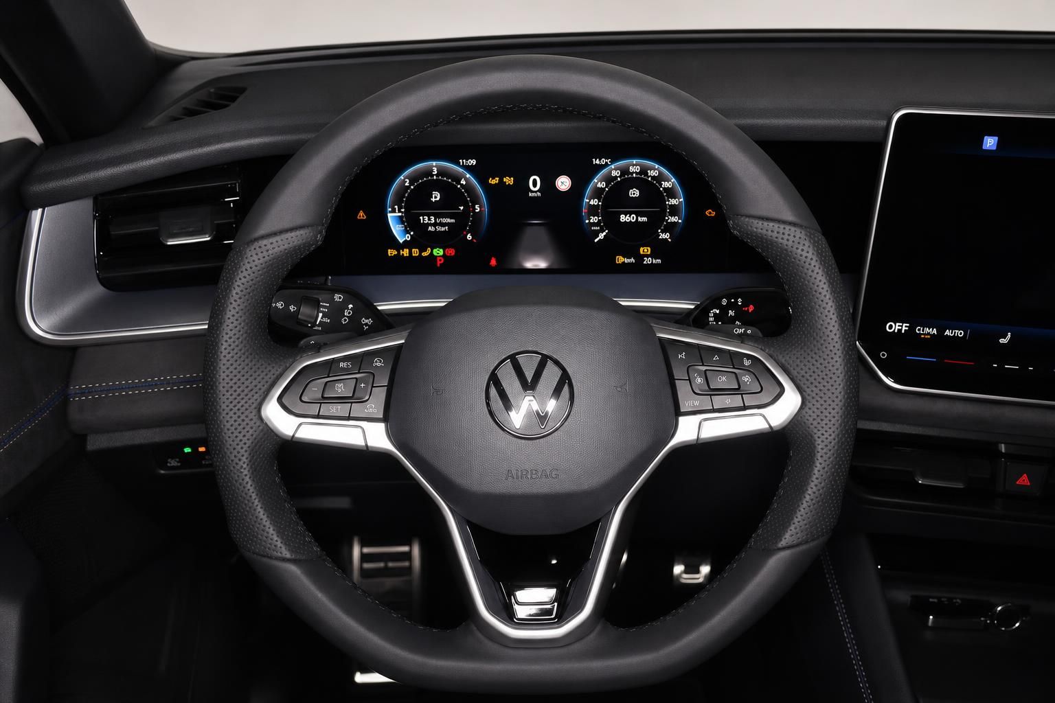 VW Innenraum Lenkrad und digitales Cockpit Detail