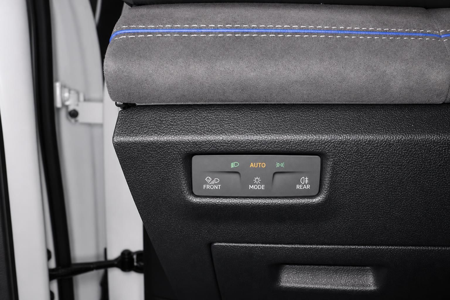 Lichtschalter mit Auto-Funktion im VW Interieur, Detailansicht