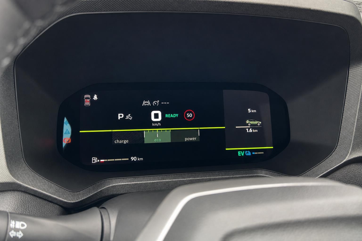 Digitales Kombiinstrument mit Elektrofahrzeug-Anzeige und Reichweiteninformationen