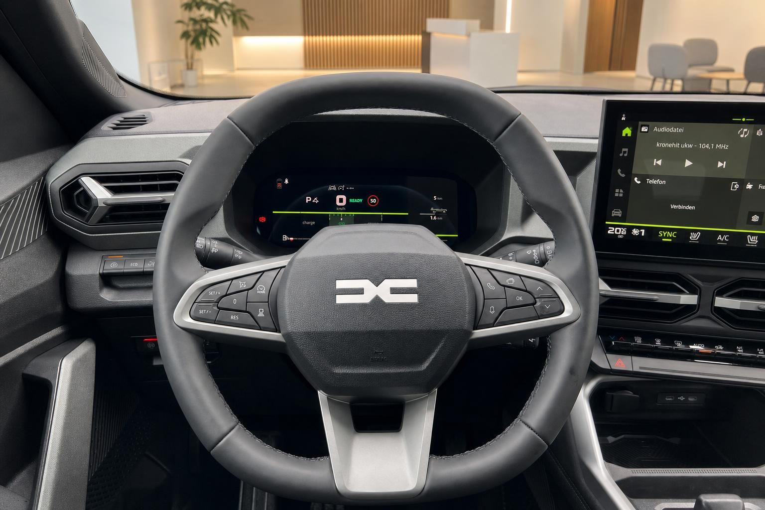 Fahrzeug Lenkrad mit DC-Logo, Tasten und digitalem Cockpit-Display