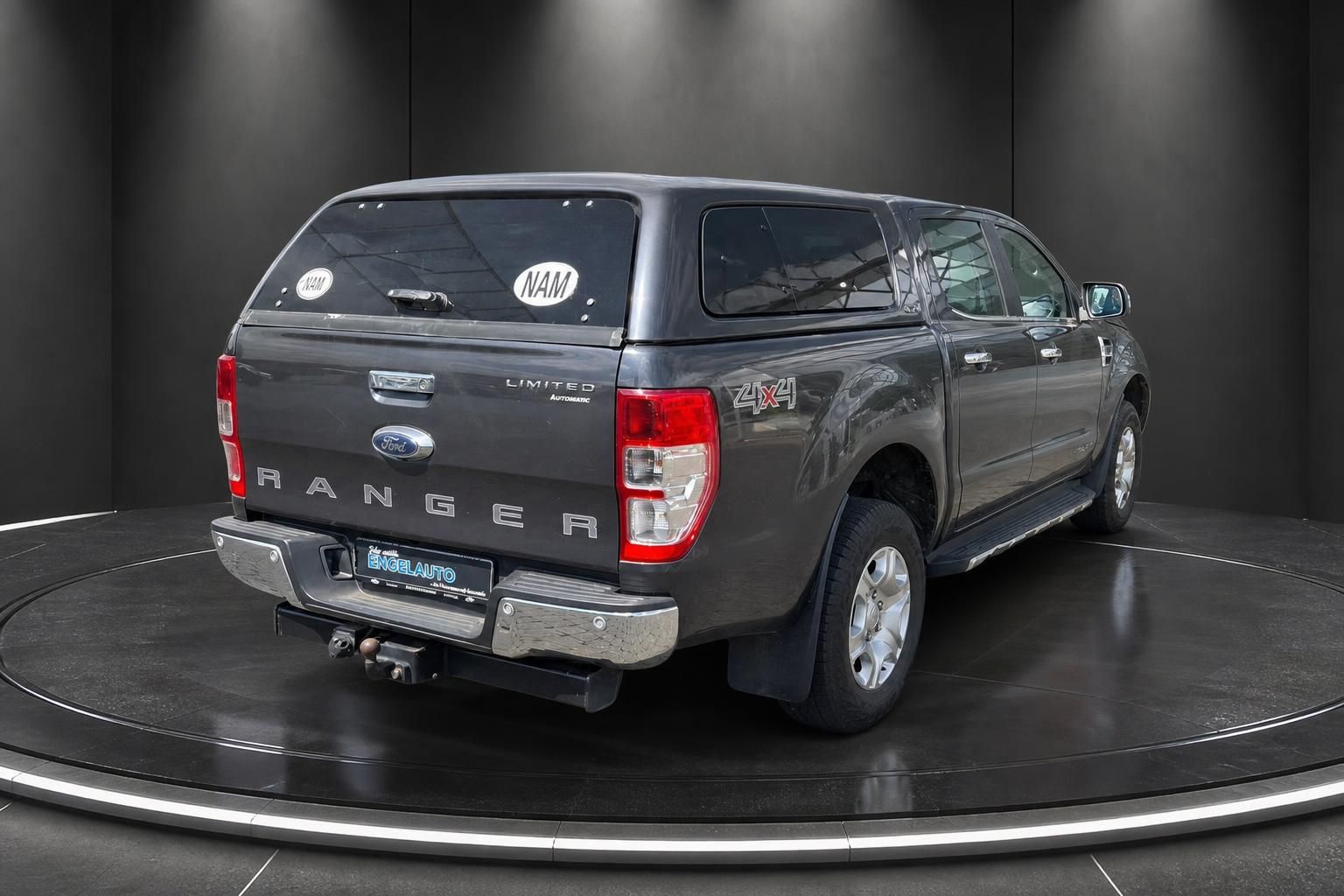 Ford Ranger Limited 4x4 Pickup Heckansicht mit Hardtop und Anhaengerkupplung
