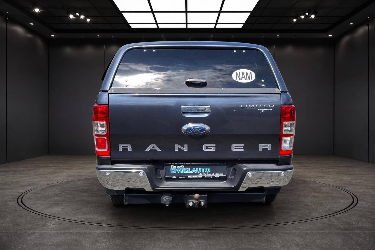 Ford Ranger Limited 4x4 Pickup Heckansicht in Ausstellungsraum