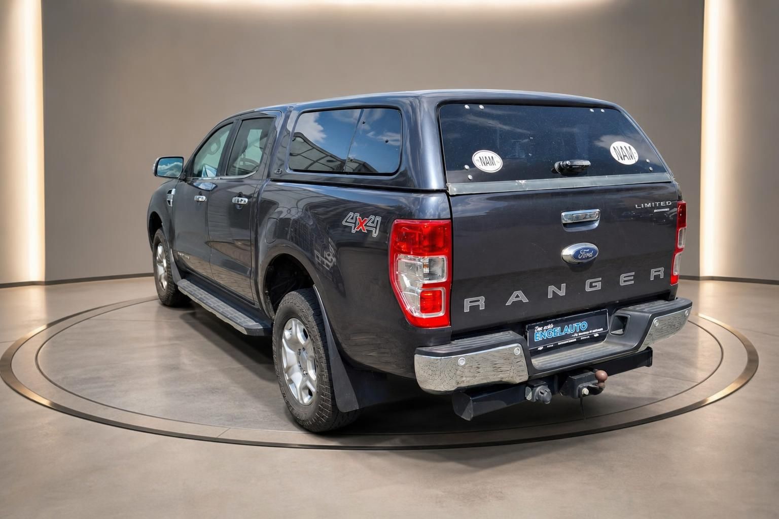 Ford Ranger Limited 4x4 Pickup mit Hardtop, Heckansicht schraeg