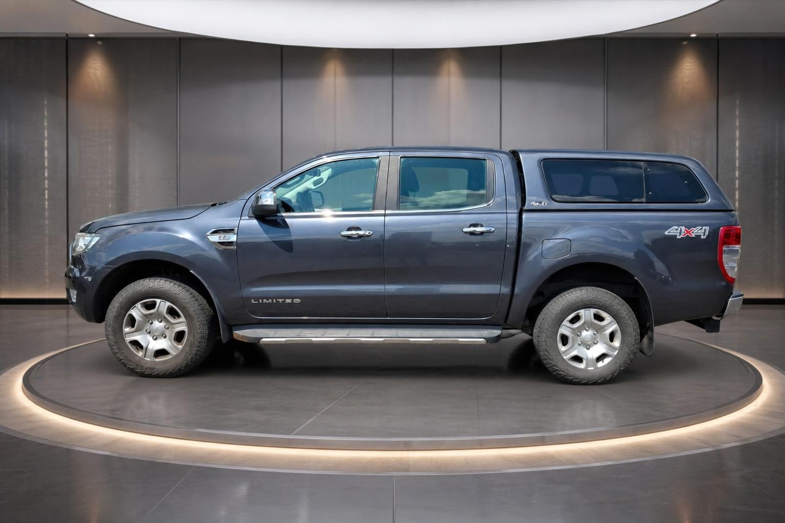 Ford Ranger Limited 4x4 Pickup Seitenansicht mit Hardtop