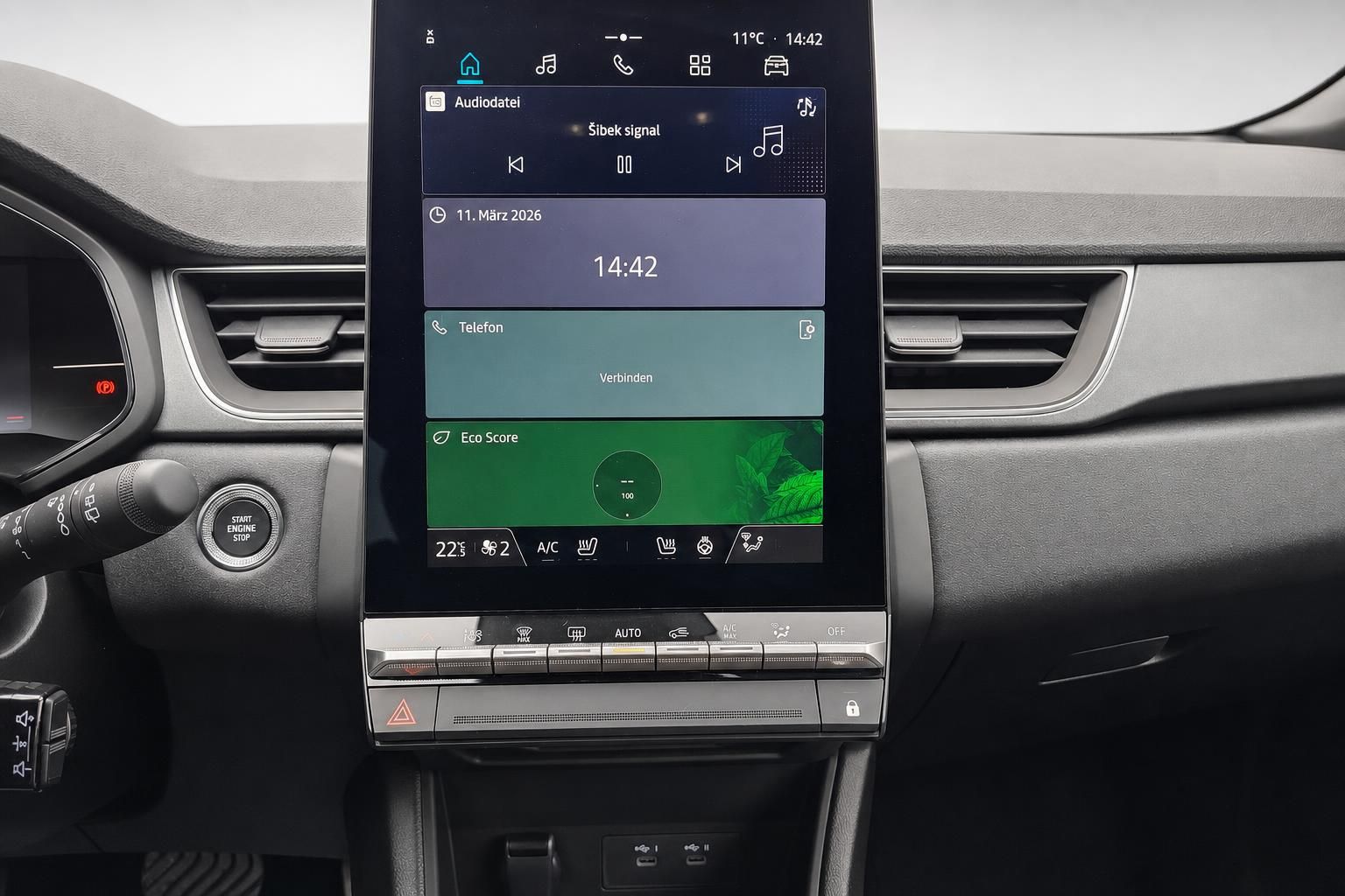 Infotainment Touchscreen im Renault mit Klimabedienung und Menue