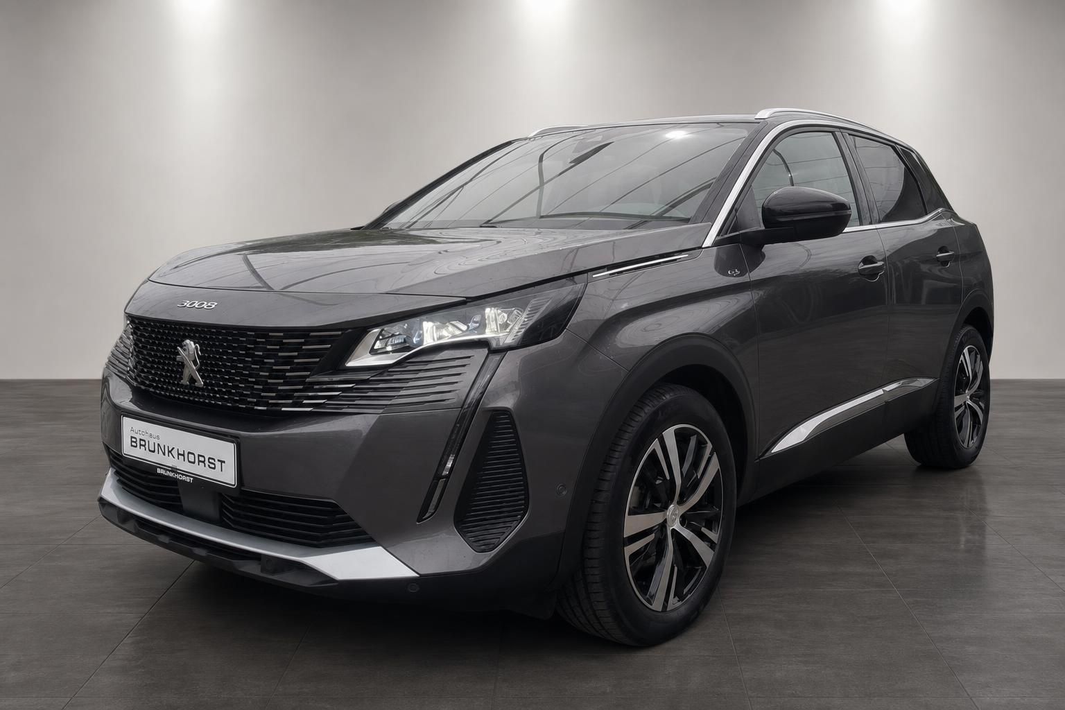 Peugeot 3008 grau metallic, Frontansicht schräg im Autohaus