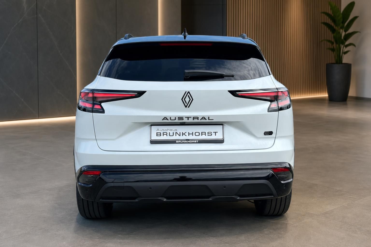 Renault Austral weiß, Heckansicht mit LED-Rückleuchten