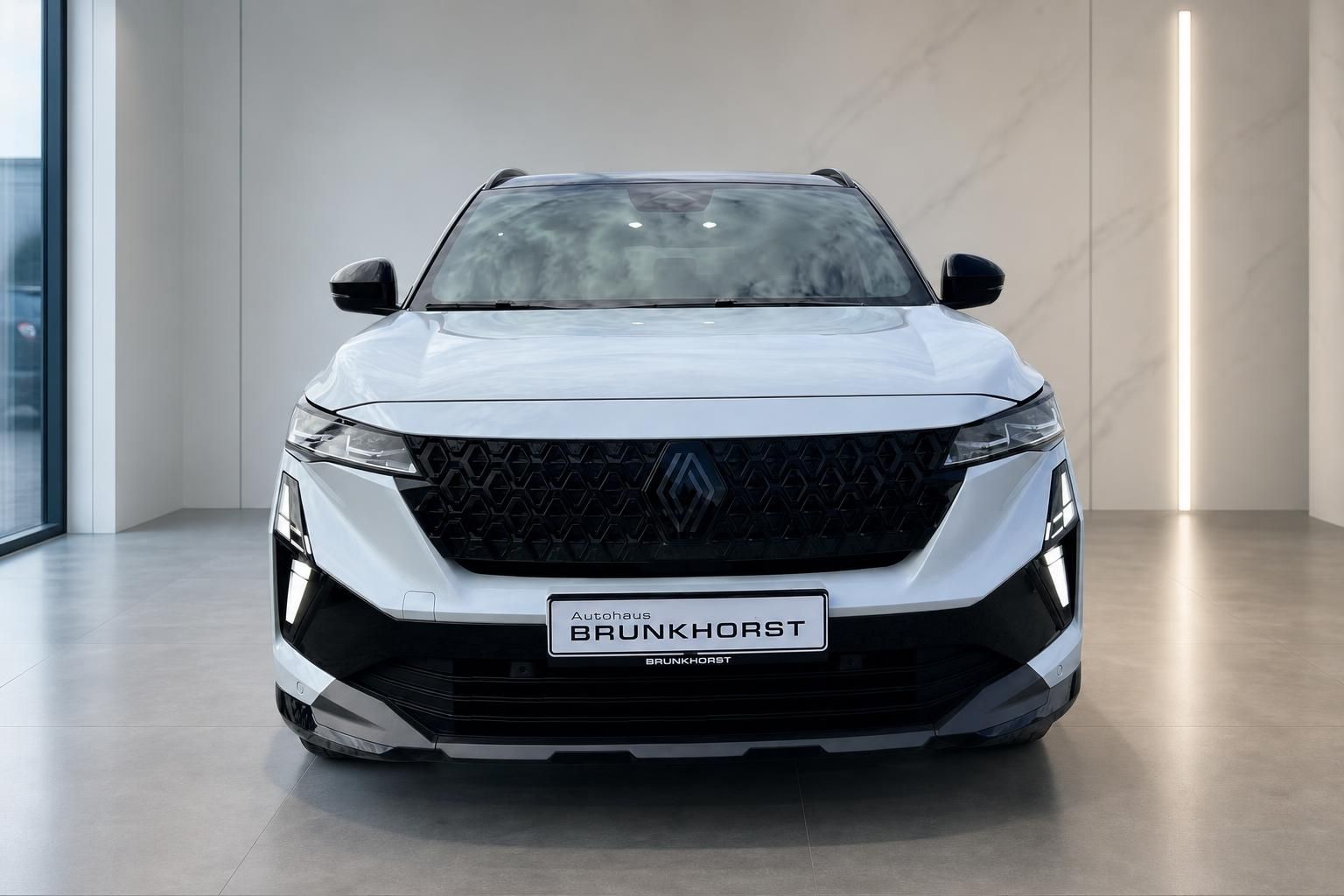 Renault Austral in Weiß, Frontansicht im Autohaus Brunkhorst