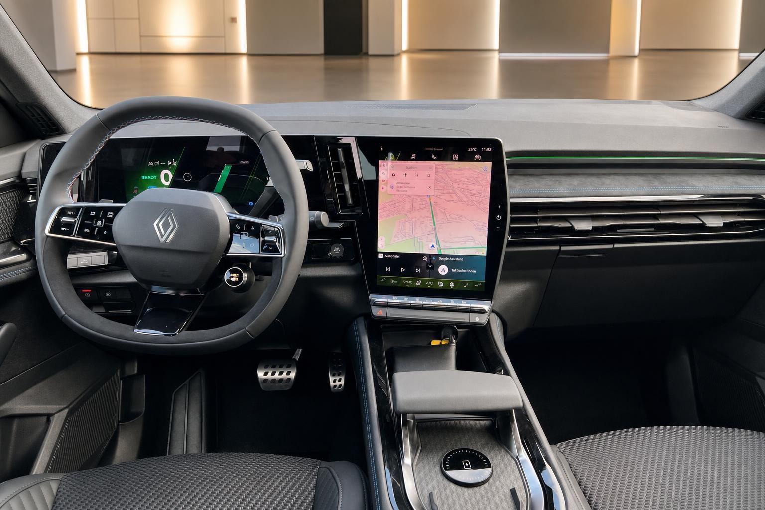 Renault Austral Cockpit mit Navigationssystem und Lenkrad